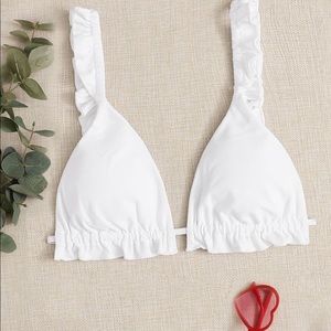 Adorable NWT bikini top!